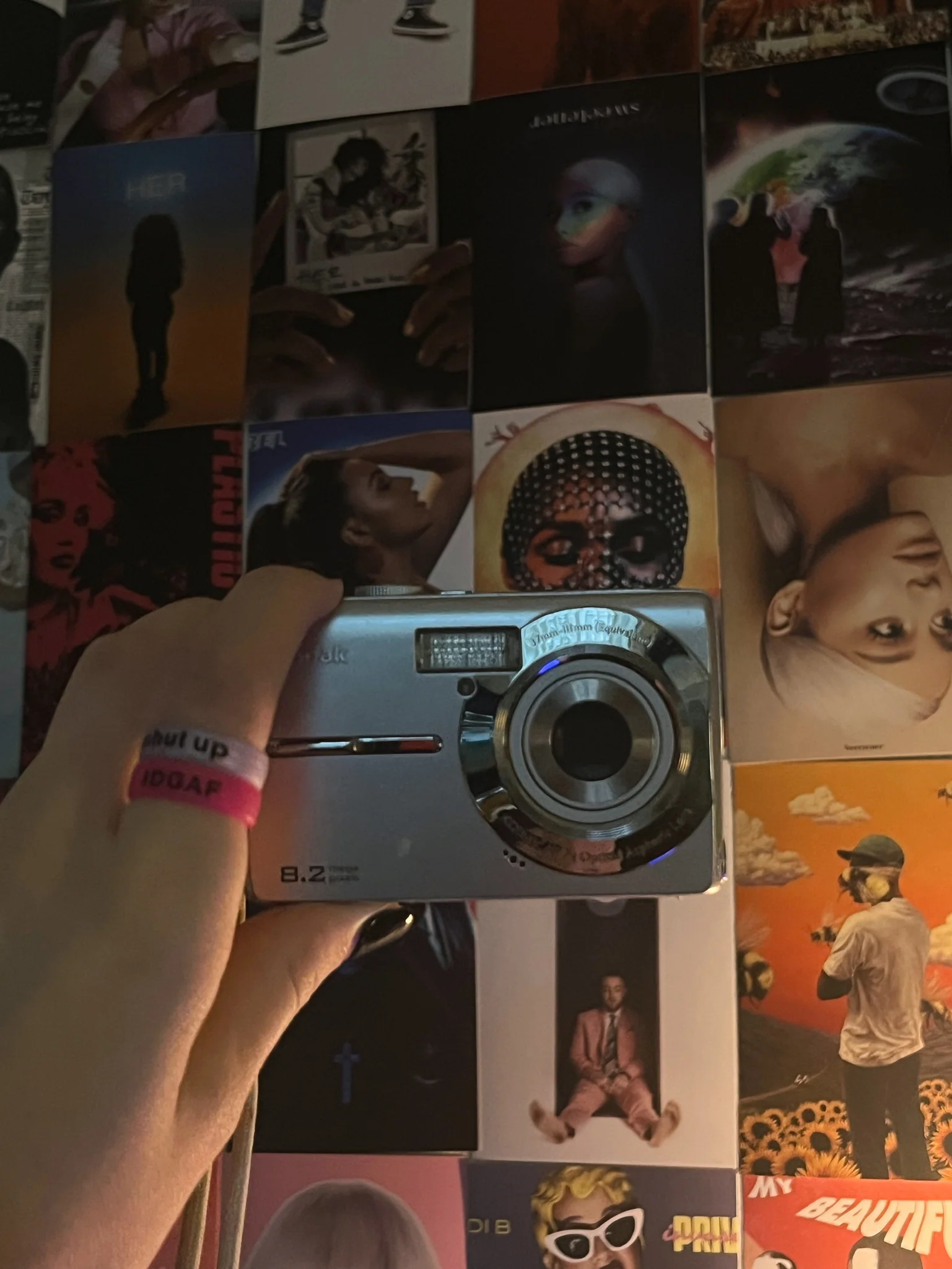 Flip Reversible shut up / kiss me Ring - Image 10