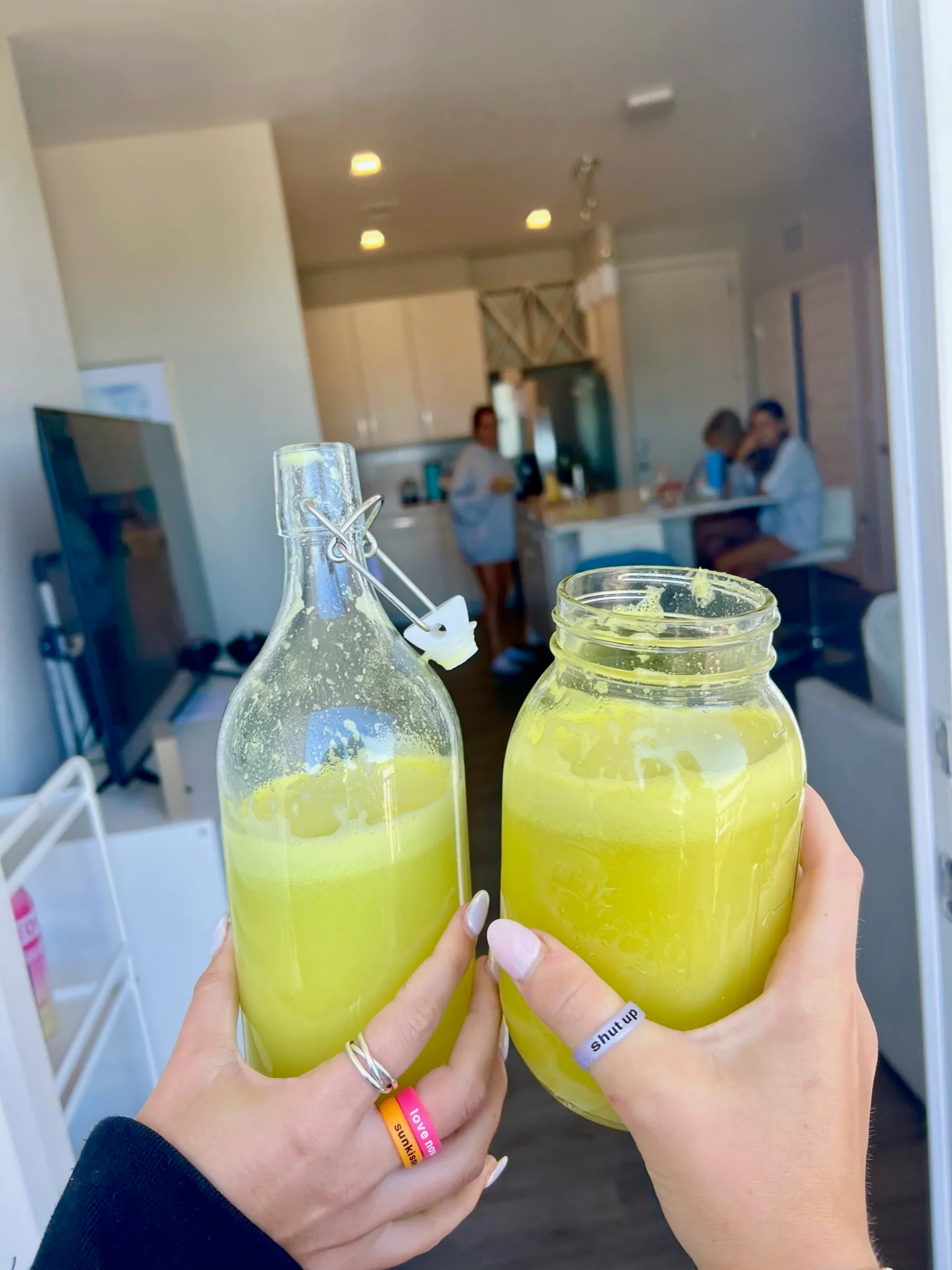 Flip Reversible shut up / kiss me Ring - Image 16