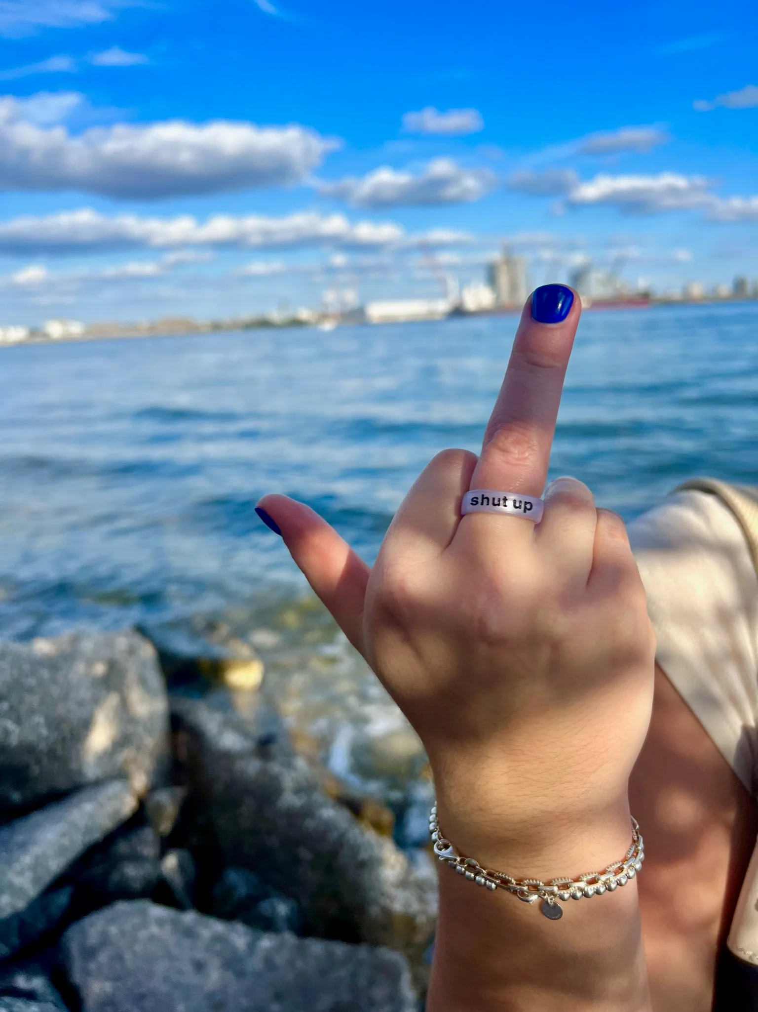 Flip Reversible shut up / kiss me Ring - Image 5