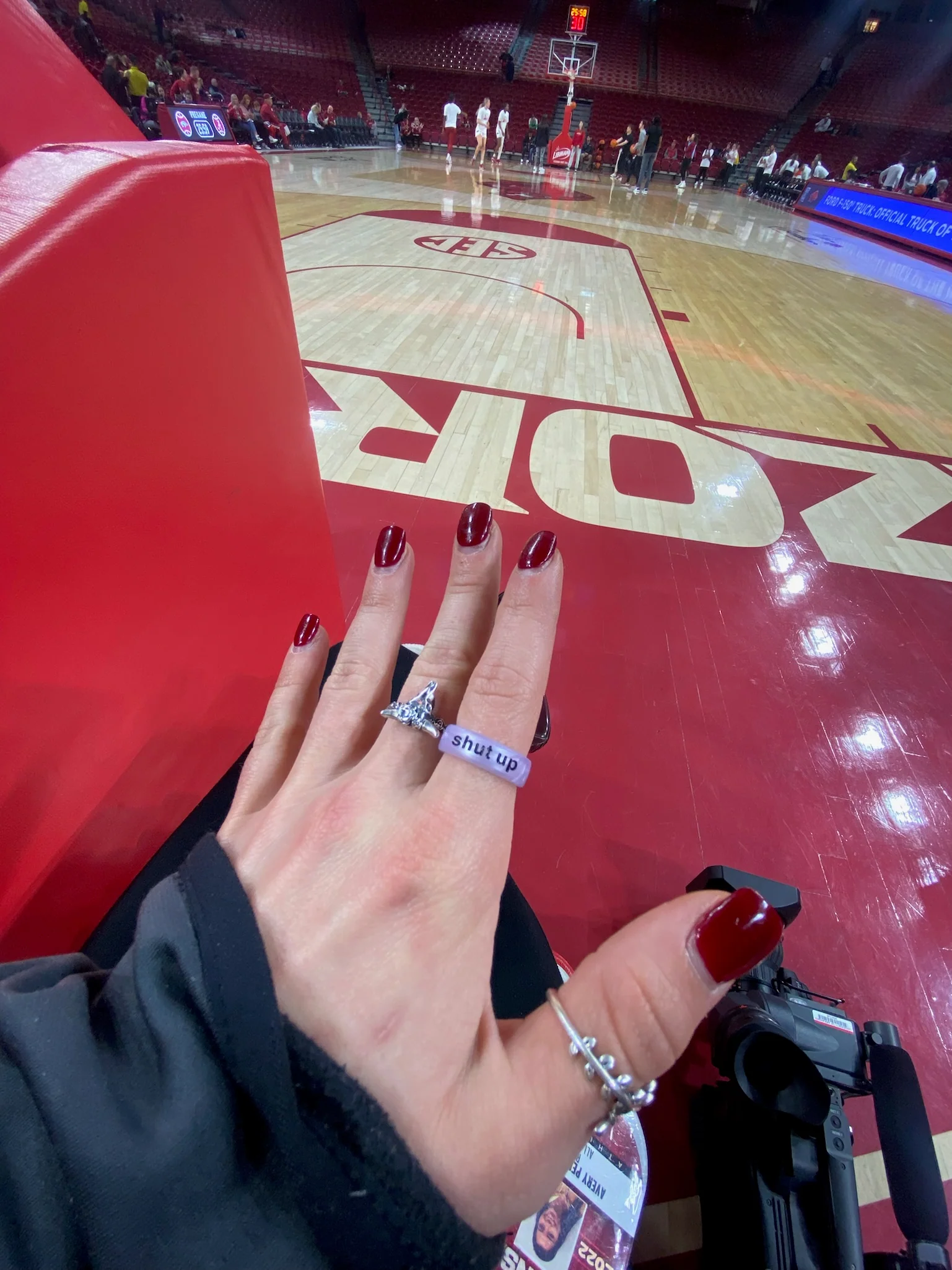 Flip Reversible shut up / kiss me Ring - Image 9