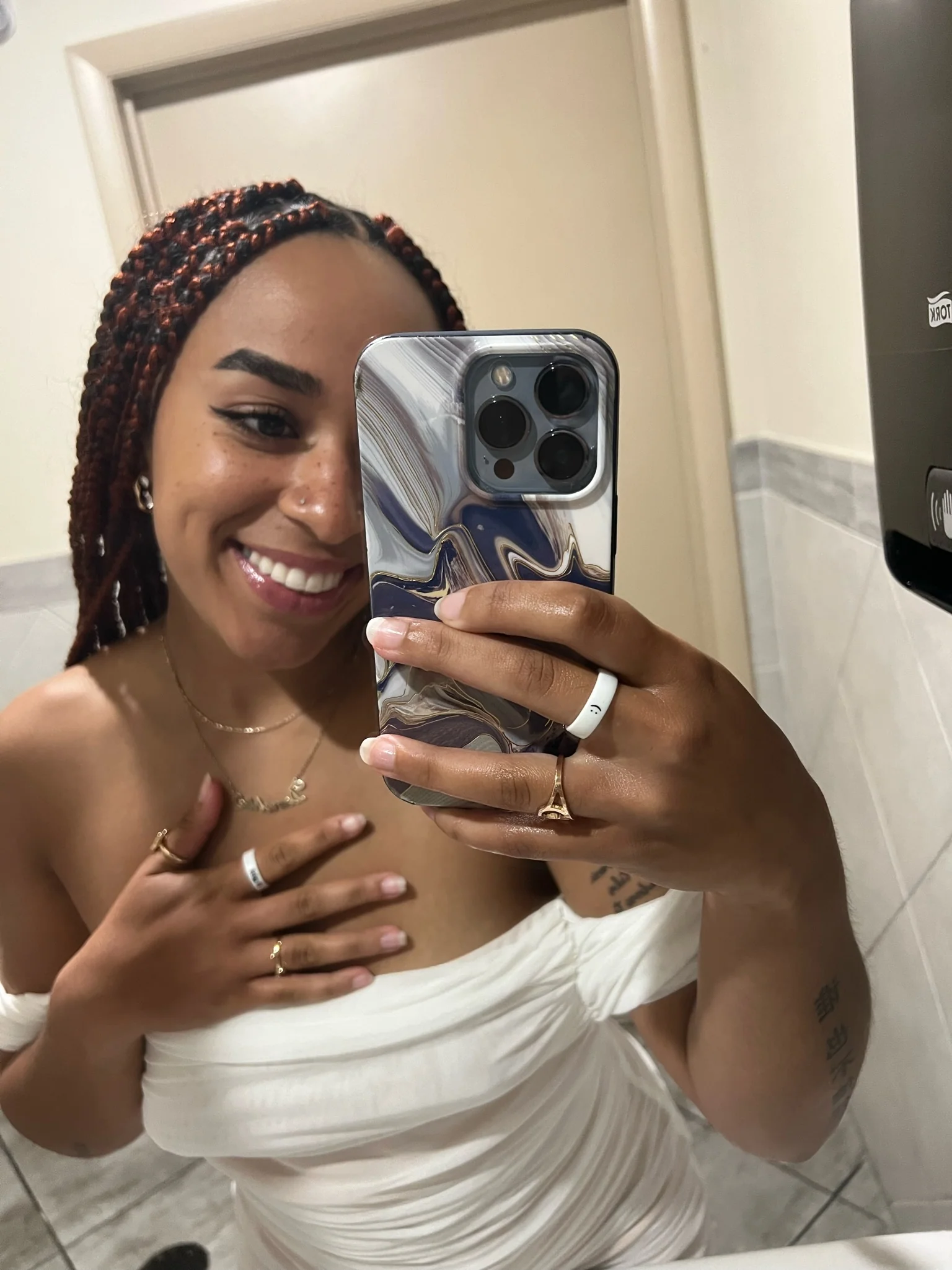 Flip Reversible smile / frown ring white - Image 14