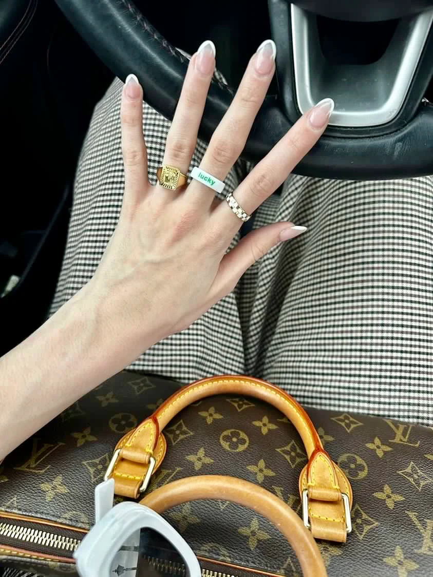 Flip Reversible lucky / kiss me ring white Ring - Image 11