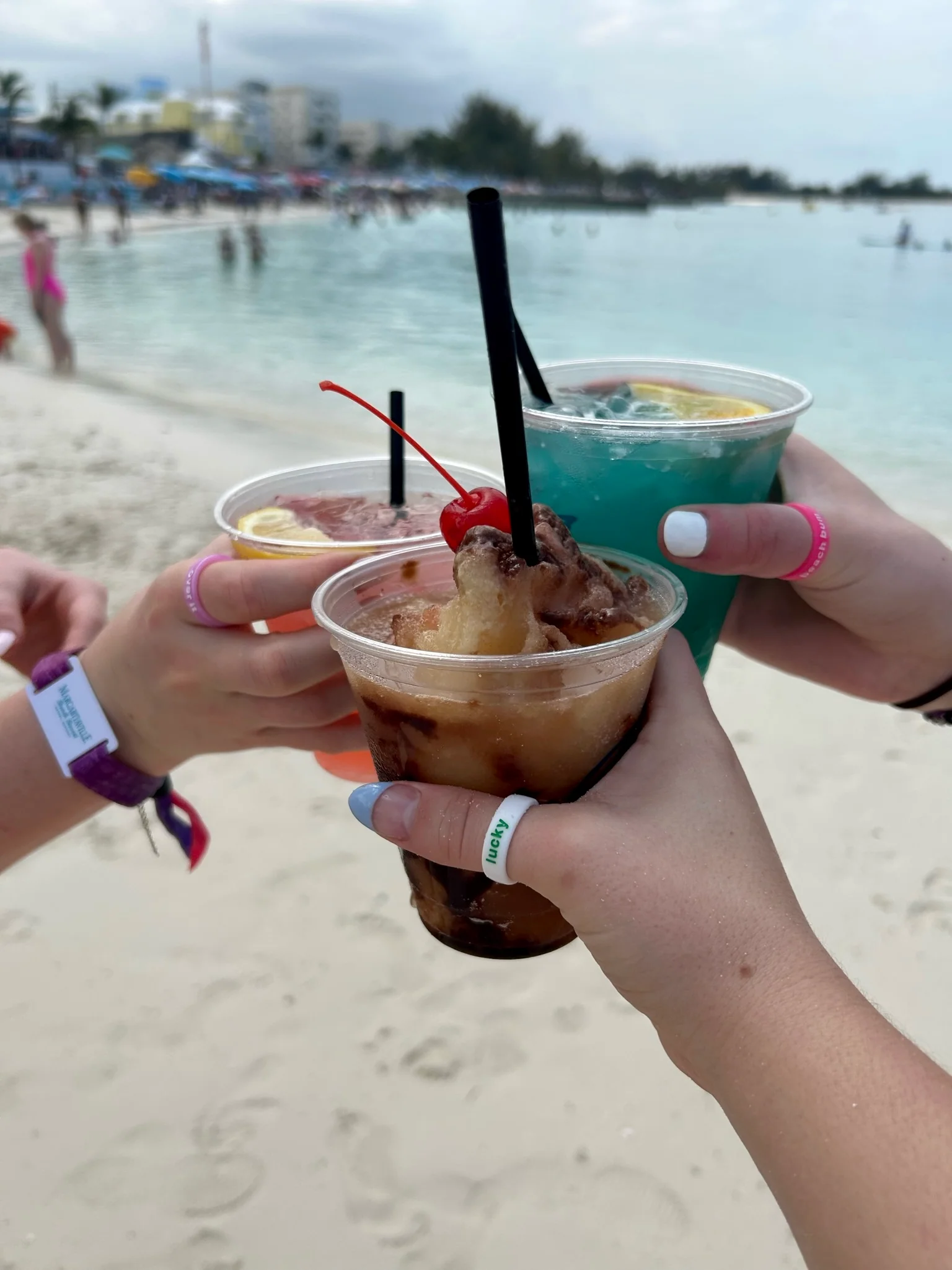 Flip Reversible lucky / kiss me ring white Ring - Image 13