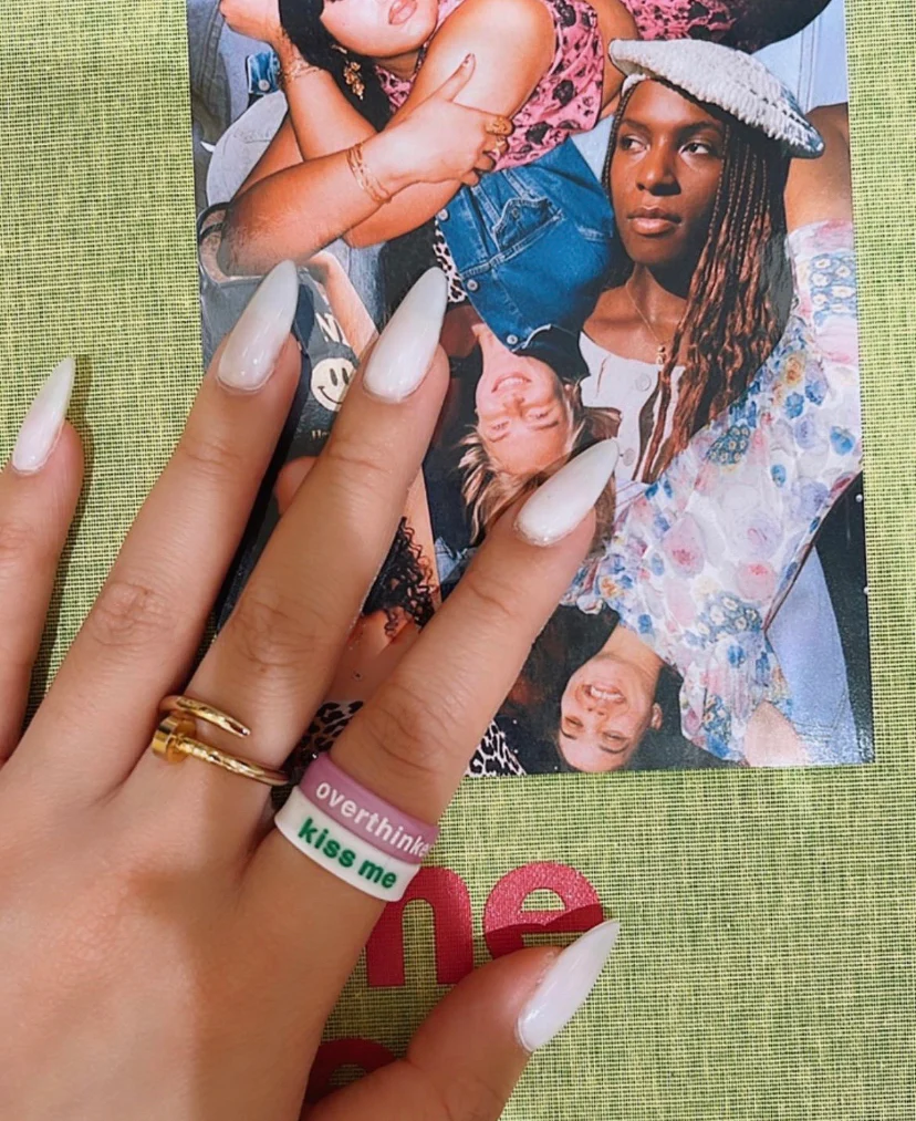 Flip Reversible lucky / kiss me ring white Ring - Image 3