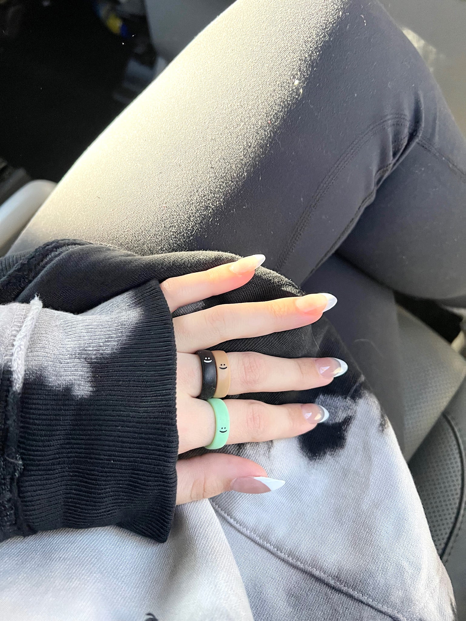 Flip Reversible smile / frown ring black - Image 5