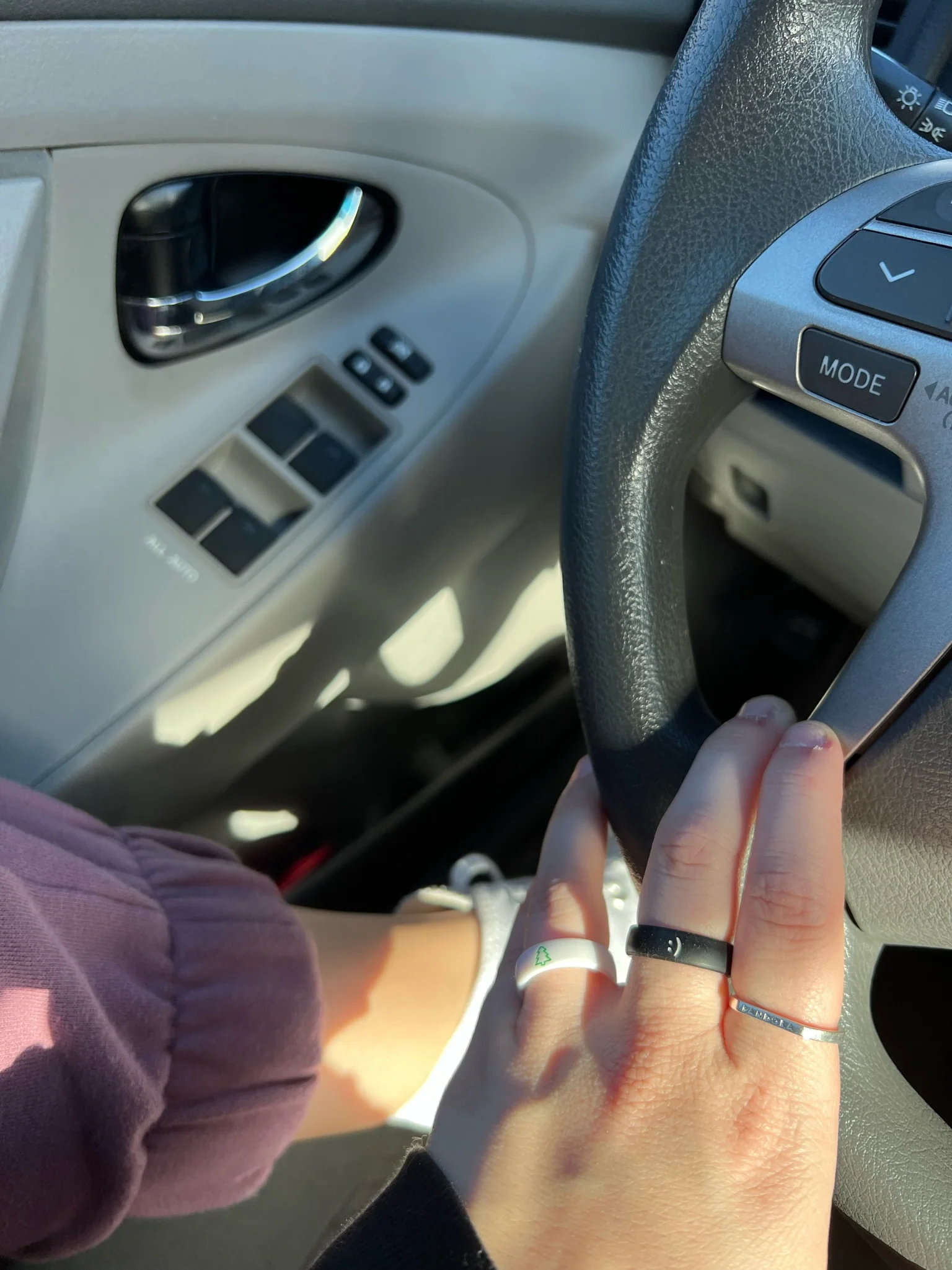 Flip Reversible smile / frown ring black - Image 6