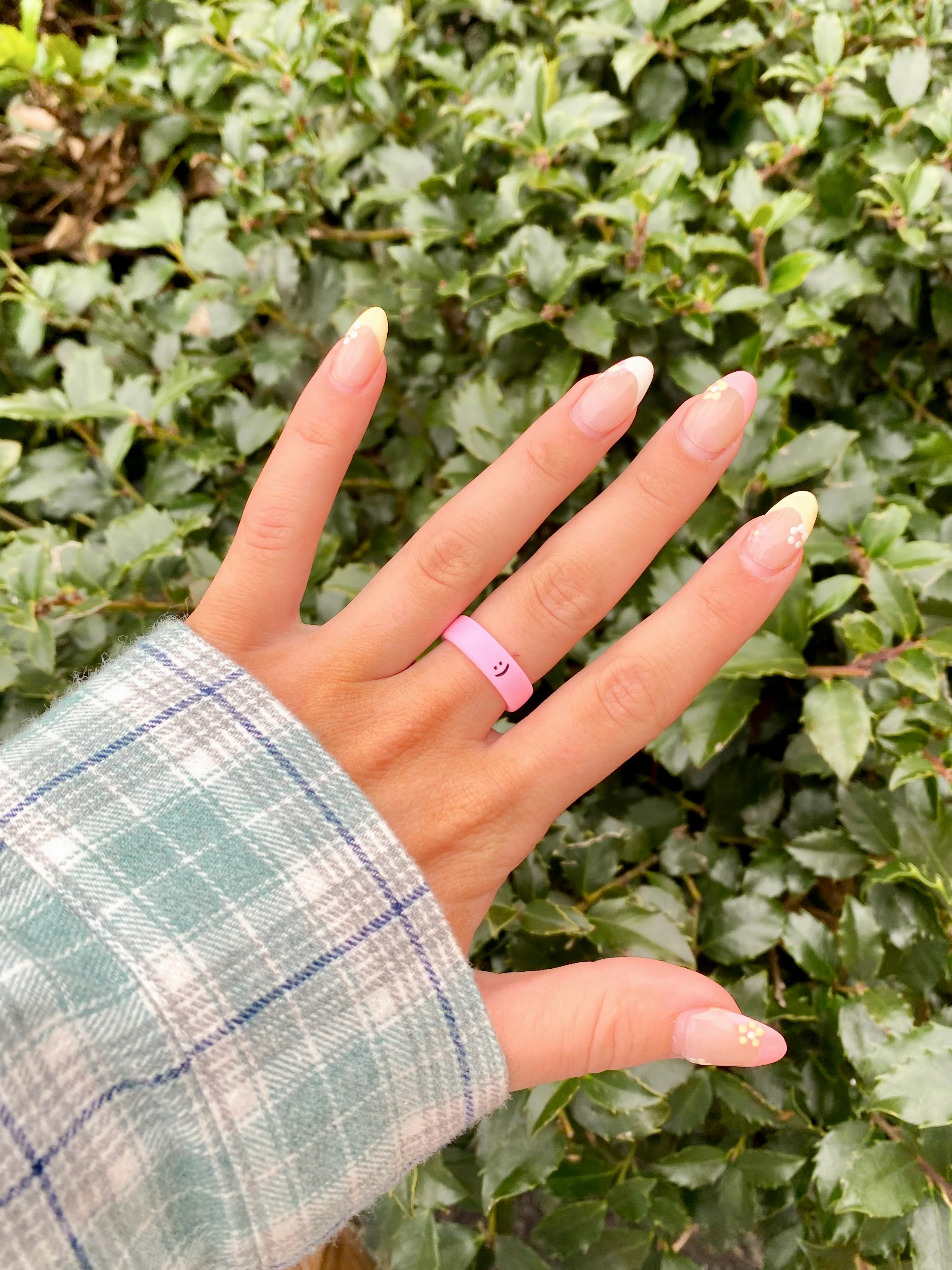 Flip Reversible smile / frown ring bubble gum - Image 4