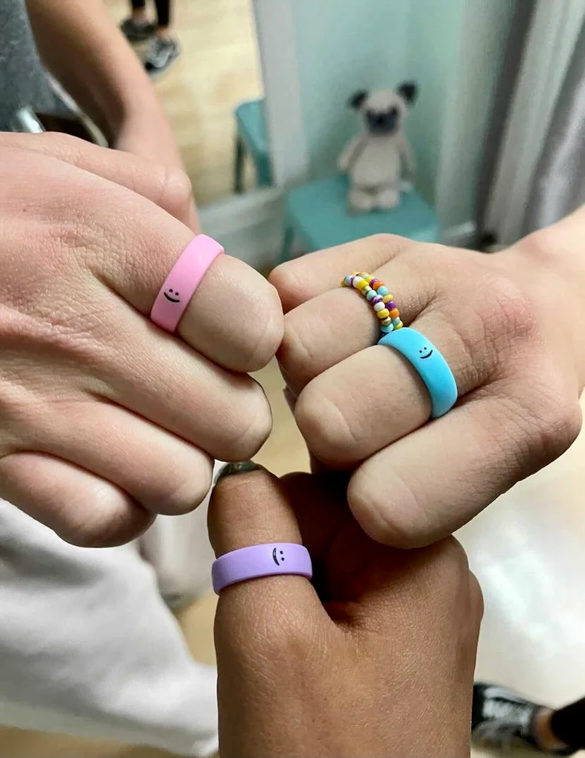 Flip Reversible smile / frown ring electric blue - Image 11