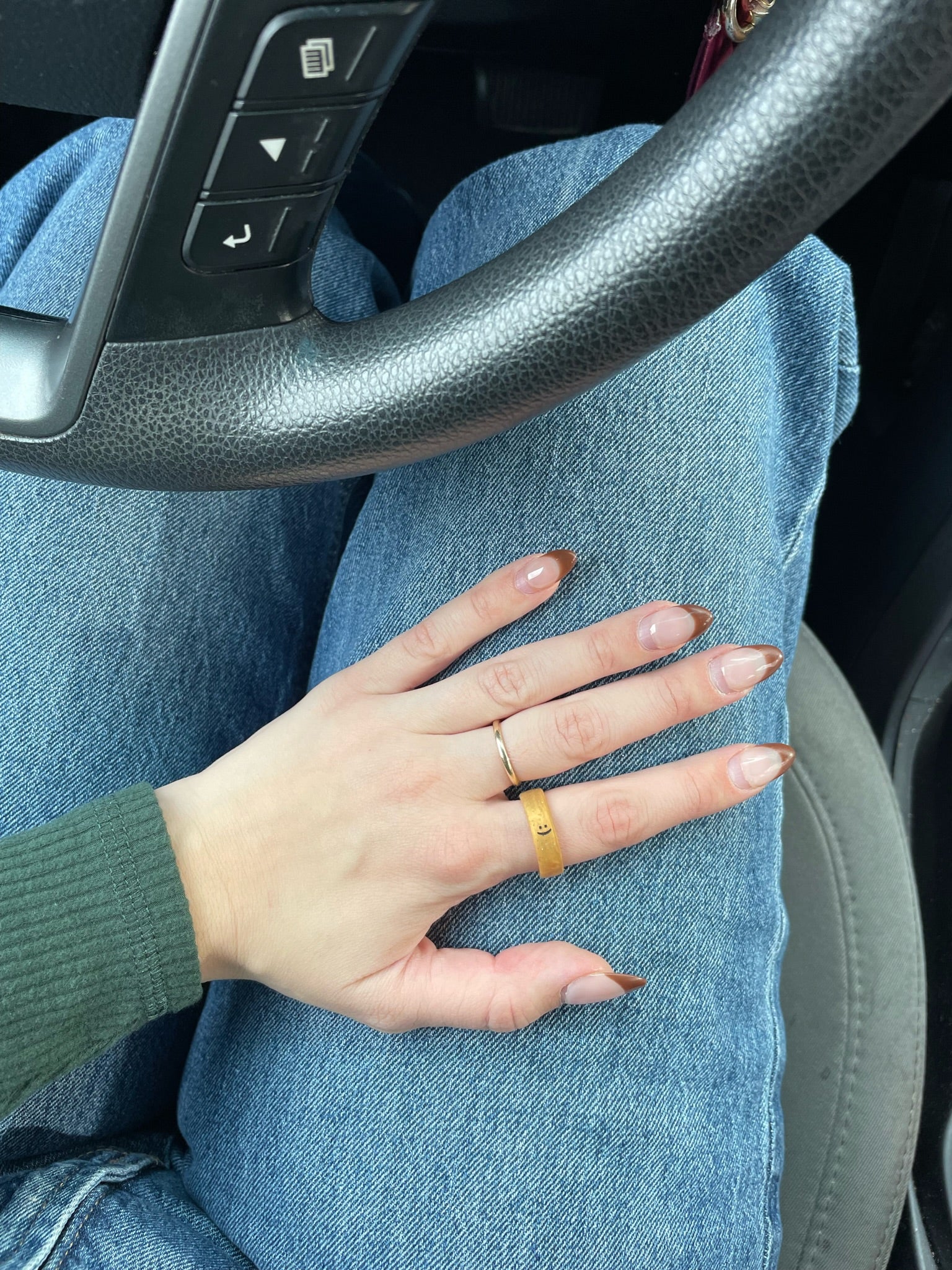 Flip Reversible smile / frown gold ring - Image 5